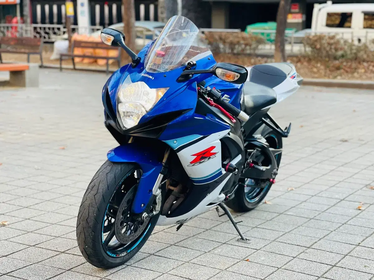 스즈키 GSX R600 16년식 3만KM 판매합니다.